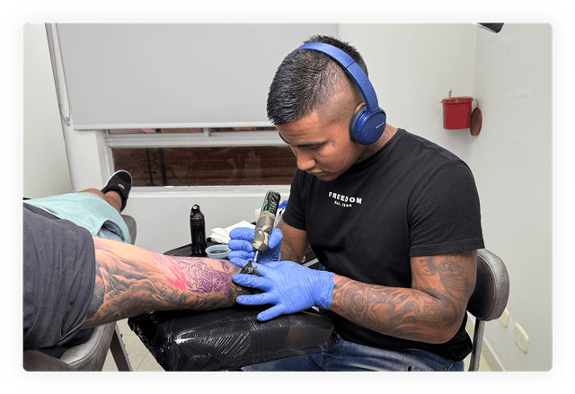 Zonas del cuerpo donde más duele tatuarse: ranking real