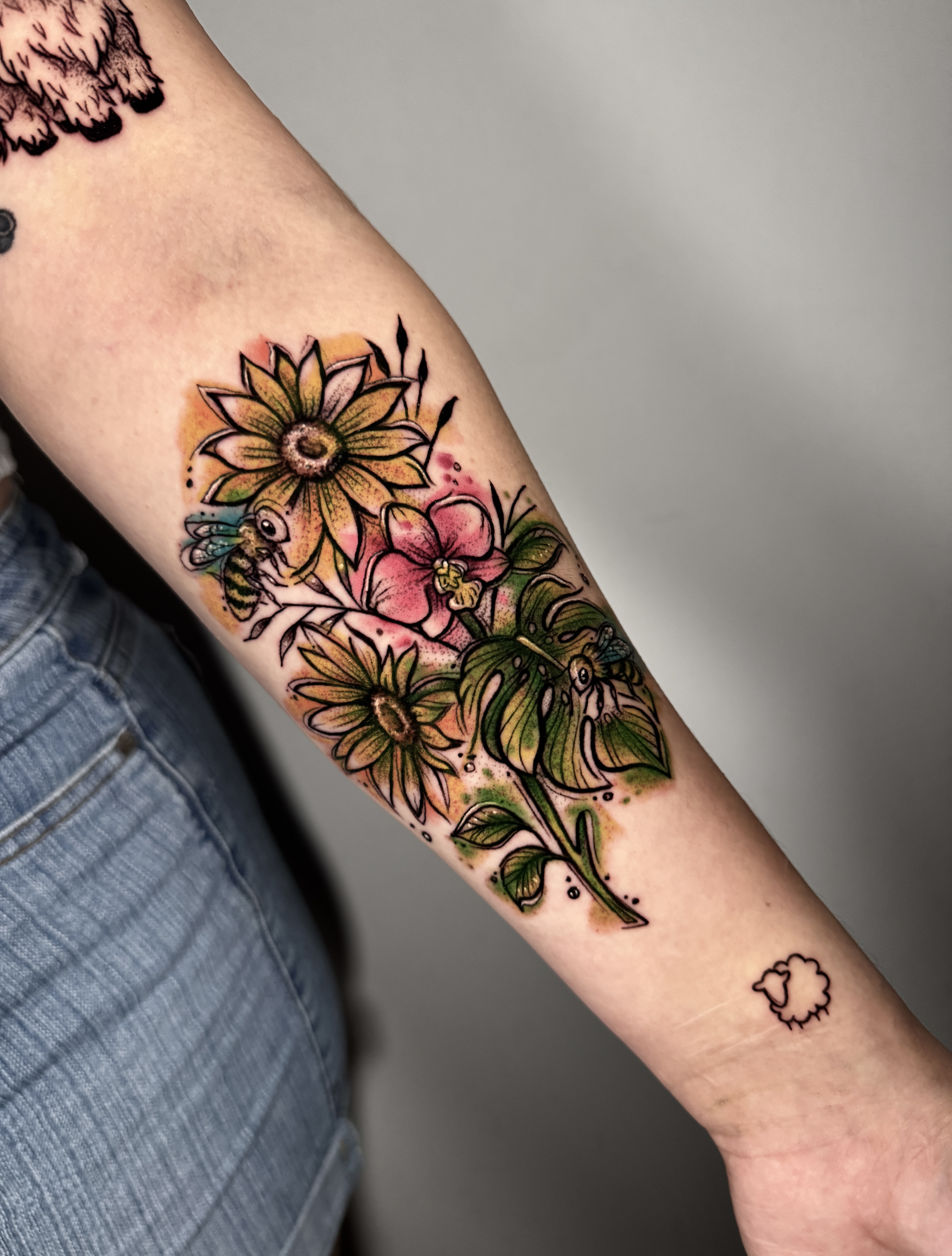 Color floral forearm